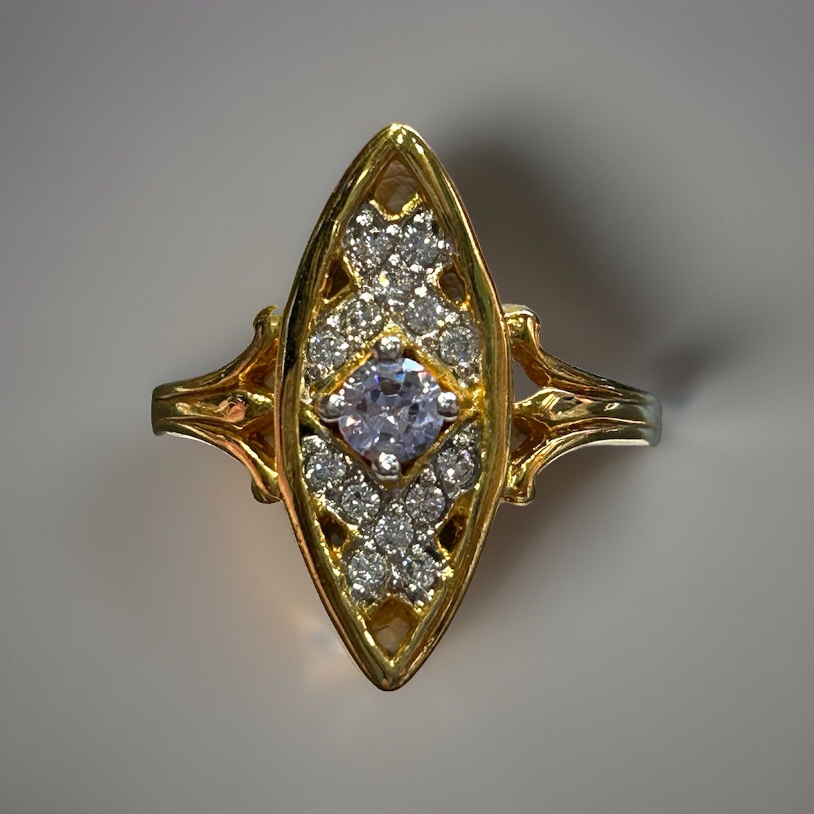 Lovely Gold Tone Marquise With Light Amethyst And Clear Cz Marked Thailand 55$